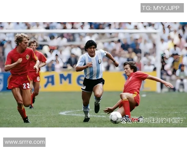 新一代足球新星崛起十大入门足球明星引领未来赛场风潮